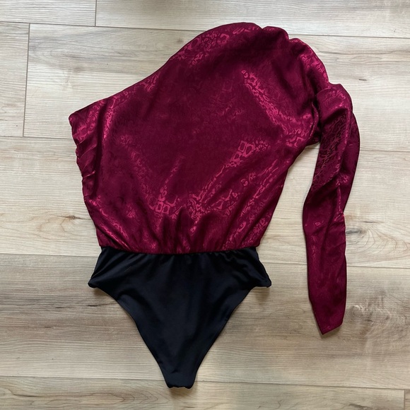 House of Harlow x Revolve Serena Red Cheetah Print One Shoulder Body Suit Size S - Picture 5 of 9